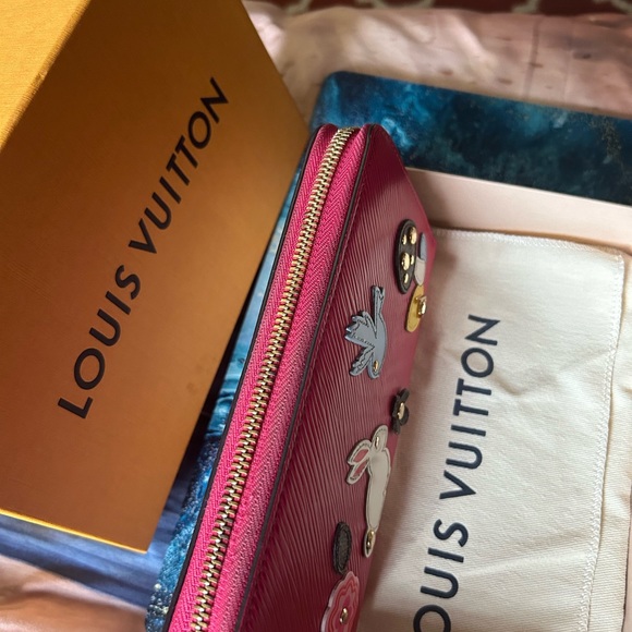 Limited Edition Louis Vuitton Epi Bunny - Picture 7 of 11